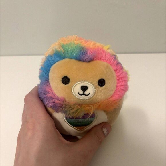 Leonard the Lion 4.5" Valentine's Day Squishmallow - Picture 2 of 6